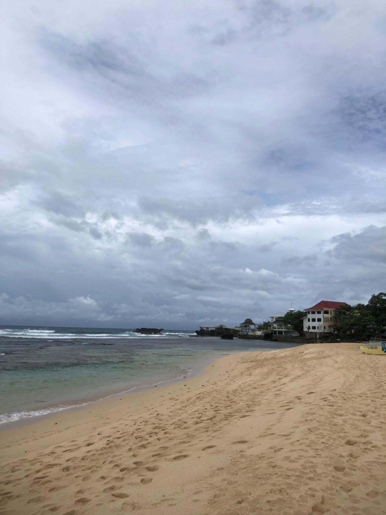 Traditional Private Guesthouse In Patar Beach 볼리나오 외부 사진