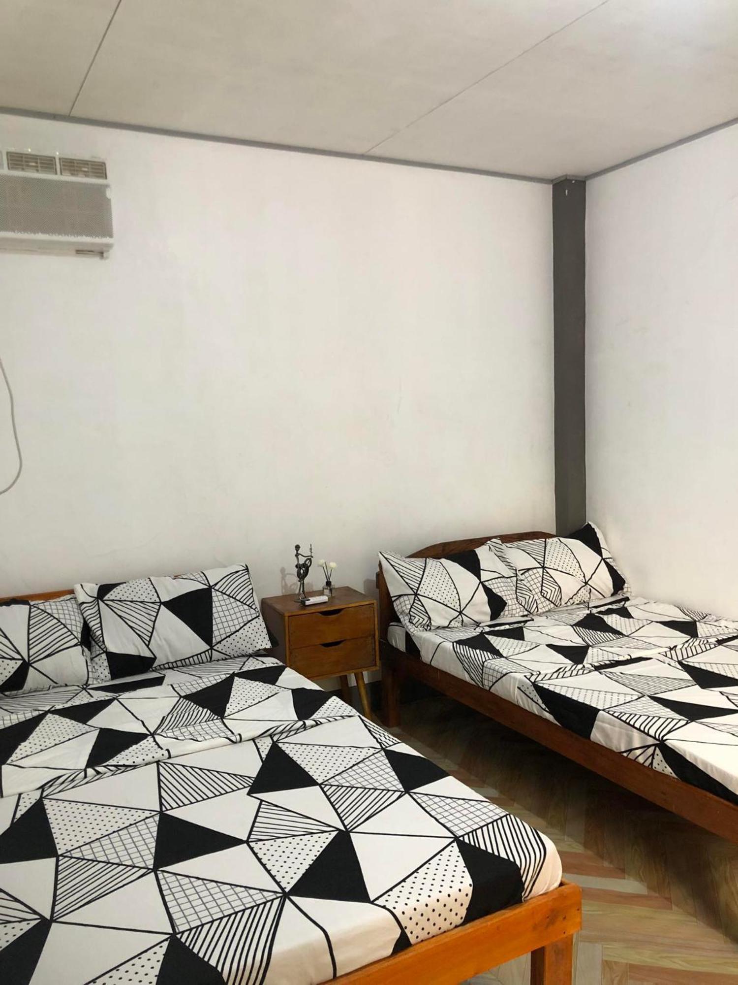 Traditional Private Guesthouse In Patar Beach 볼리나오 외부 사진
