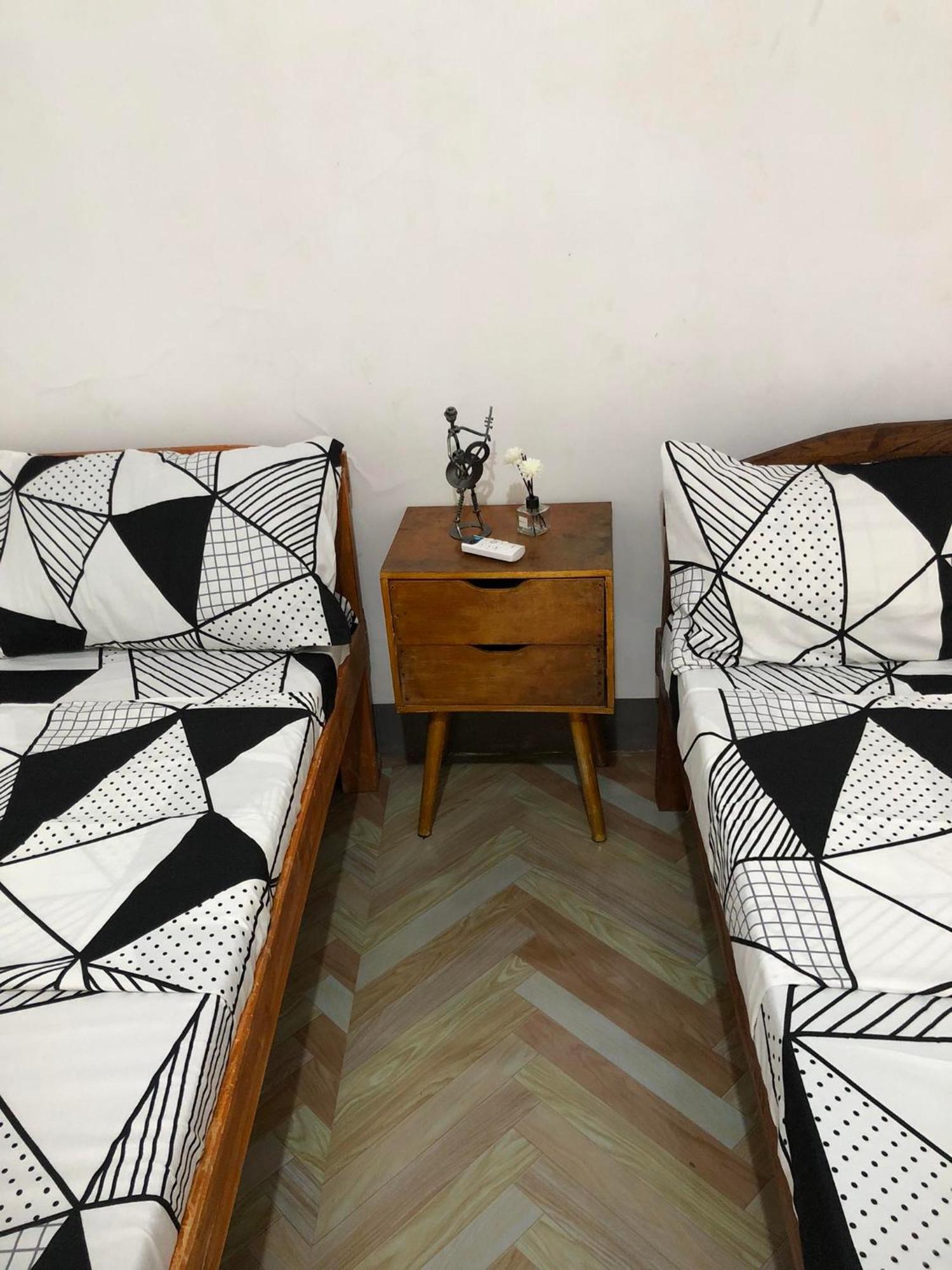 Traditional Private Guesthouse In Patar Beach 볼리나오 외부 사진