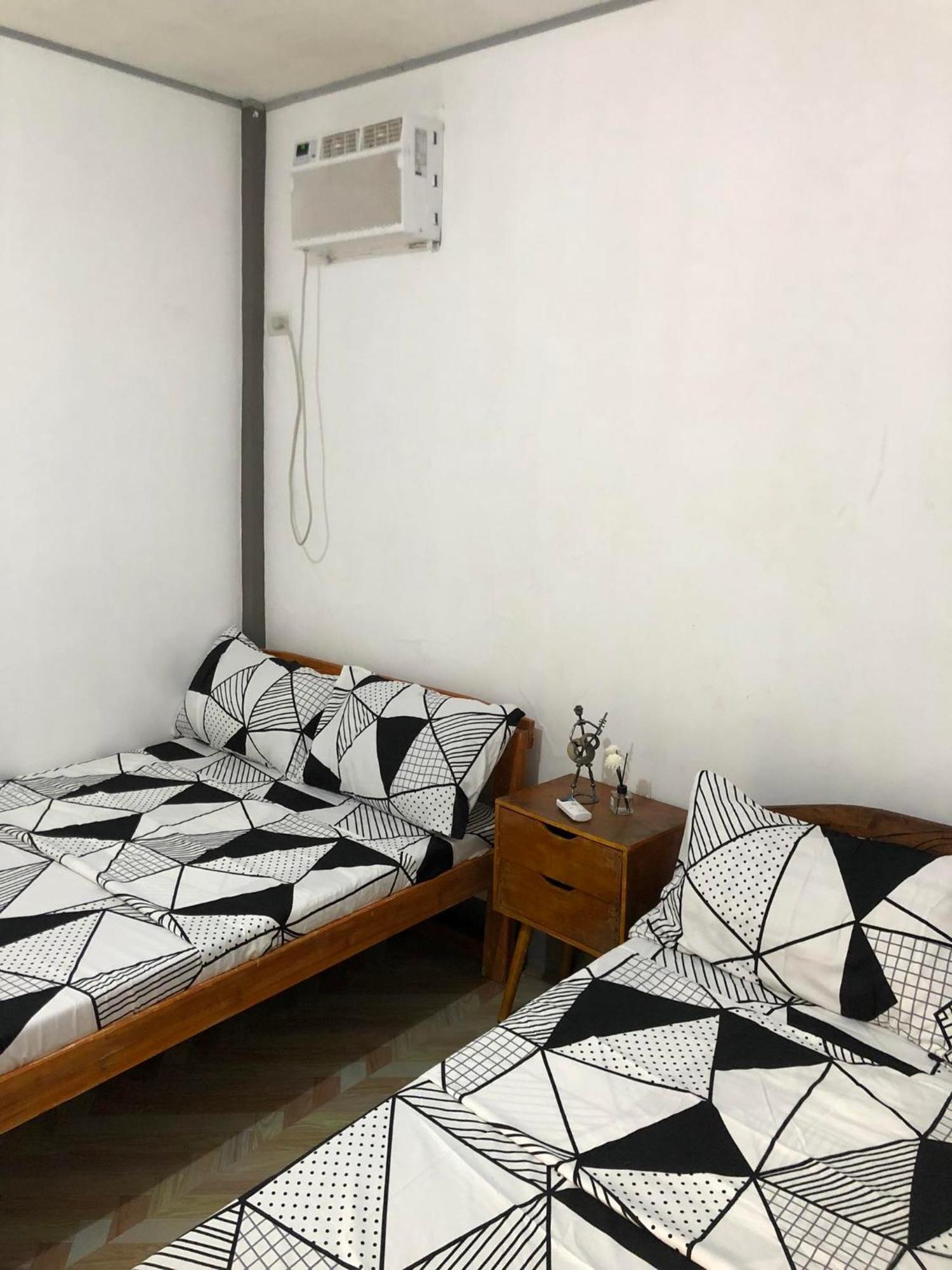 Traditional Private Guesthouse In Patar Beach 볼리나오 외부 사진
